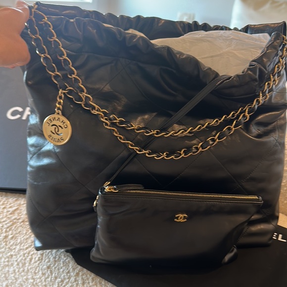 Chanel 22 handbag - Great Condition in Medium - Picture 3 of 6